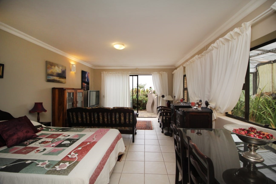 5 Bedroom Property for Sale in Village On Sea Western Cape